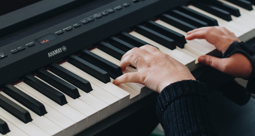 Piano classique ou numérique quel choix pour un débutant